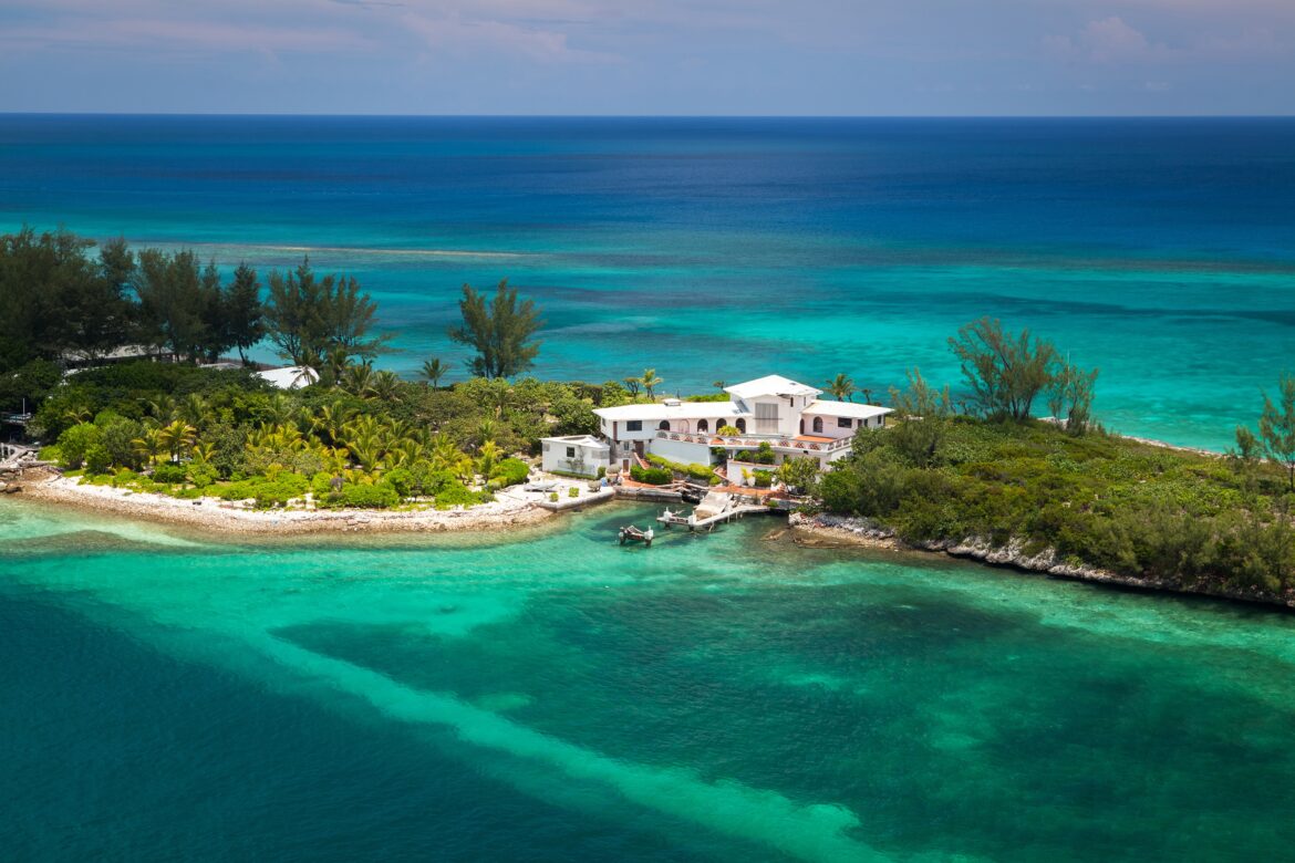 bagamy-nassau-nassau-bahamas-tropiki-kurort-more-poberezhe-o